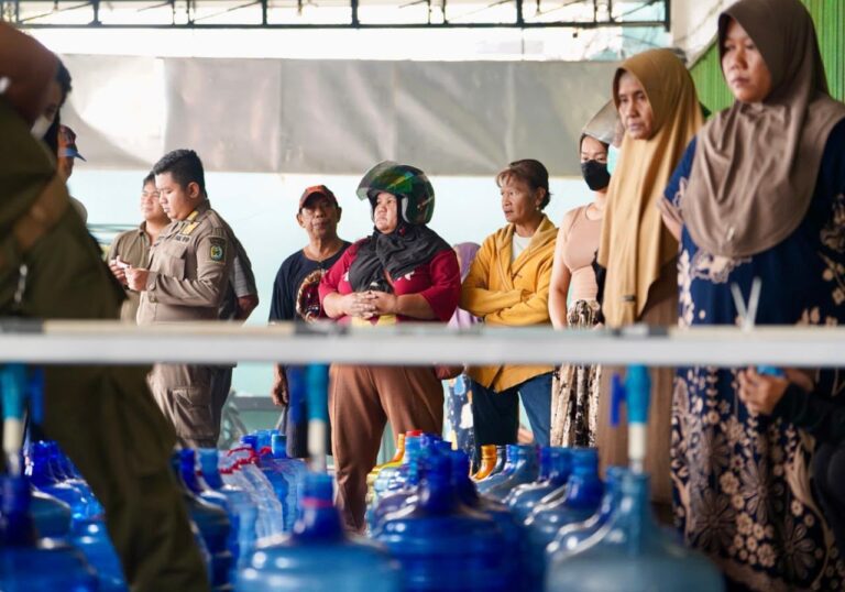 8000 Liter Air Bersih Gratis Kembali Disalurkan, Norsan Pastikan Bantuan Terus Mengalir untuk Warga